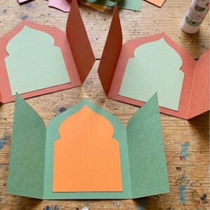 Moschee Bastelvorlage in den Farben Grün, Orange, Rot